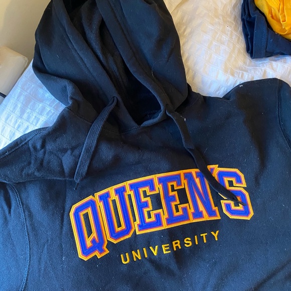 ‼️SOLD‼️ Queen’s University Hoodie - Picture 3 of 4
